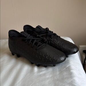 Under Armour Men's Black Soccer Cleats